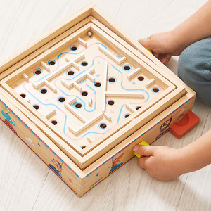 Gra zręcznościowa Labirynt Ball Maze Applepop Janod J03371 drewniane zabawki dla dzieci