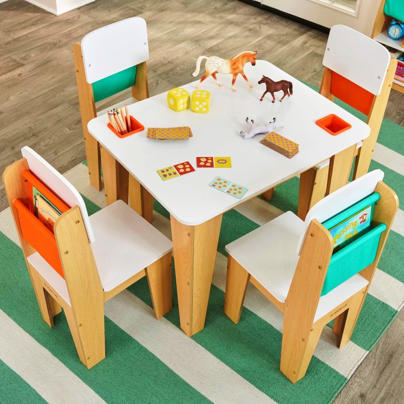 Kompaktowy zestaw stół z 4 krzesłami z drewna dla dzieci KidKraft – naturalny