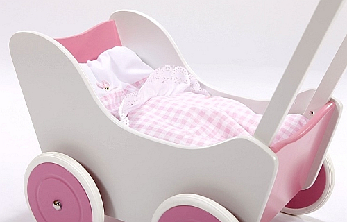 Drewniany wózek dla lalek Biała Różyczka na spacerze