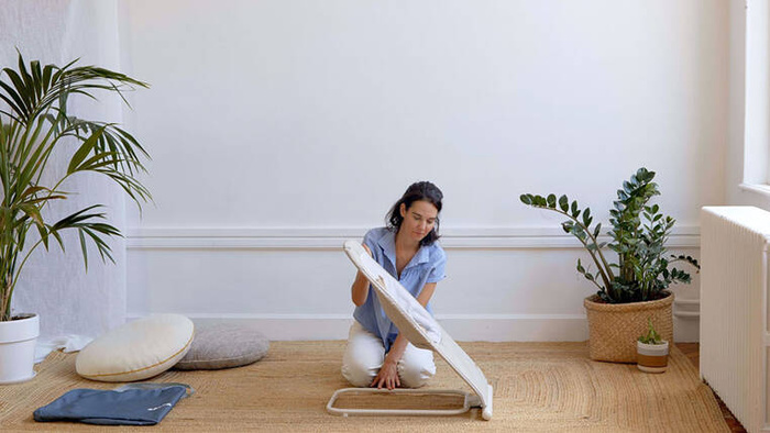 Leżaczek bujaczek składany Eazy Relax Greige Beaba 915056