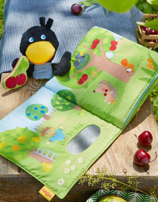 Miękka książeczka z pacynką dla niemowlaka W ogrodzie HB306081-Haba, zabawki dla najmłodszych