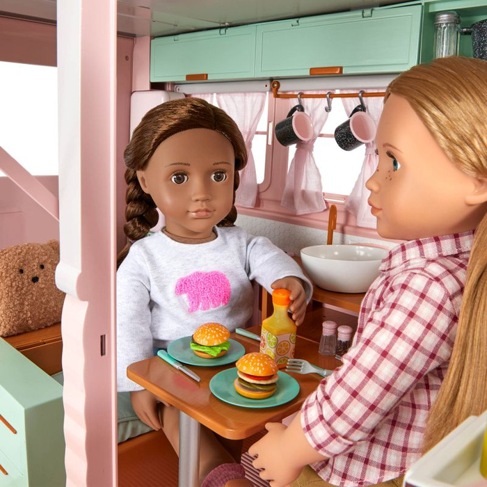 Kamper kempingowy z wyposażeniem dla lalek 55 elementów Country Cruising Camper Set Our Generation BD35163Z
