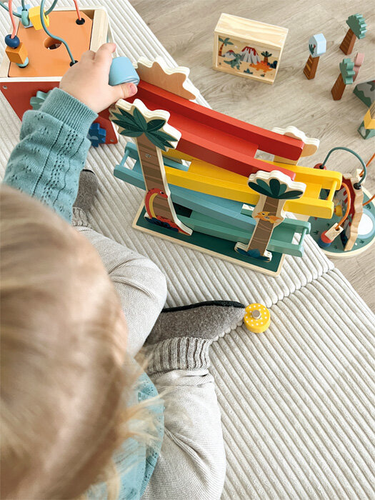 Kulodrom zjeżdżalnia kulek Dino Small Foot 12614 zabawki rozwojowe