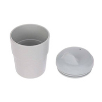 Szary kubek z dziubkiem i  silikonową pokrywką Little Chums Kot 1310061108-Lassig, kubki dla dzieci  