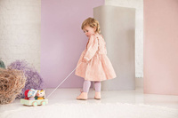 Drewniany wózek multifunkcyjny z sorterem do ciągnięcia Wilk Louis 83470 LILLIPUTIENS 