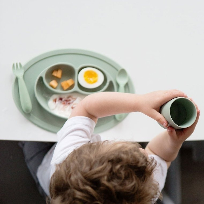 Silikonowy kubeczek Mini Cup pastelowa zieleń EUMCS001-EZPZ, kubki dla dzieci