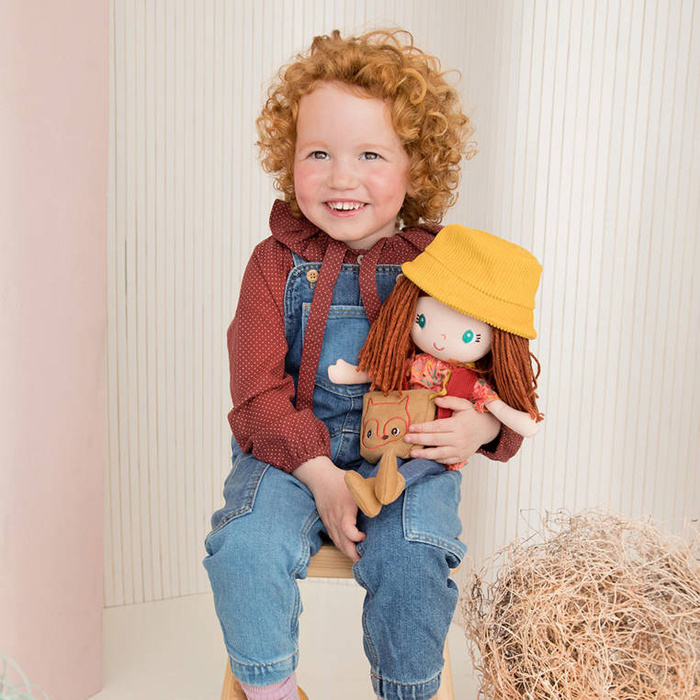 Lalka przytulanka eksplorerka przyrody ulubiony towarzysz Lea 41cm wysokości 83489 LILLIPUTIENS