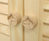 Podwójna drewniana Stajnia z uchwytami na akcesoria i konie na kiju Super Hobby Horse