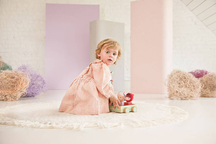 Drewniany wózek multifunkcyjny z sorterem do ciągnięcia Wilk Louis 83470 LILLIPUTIENS