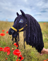 Super Hobby Horse Koń na kiju Fryz z długą miękką grzywą ręcznie wykonany czarny konik Premium