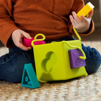 Dopasowywanie kształtów Kostka Sorter OombeeCube FA120-1 Fat Brain Toys, zabawki motoryczne
