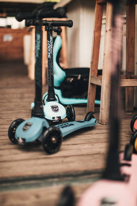 Zestaw SCOOTANDRIDE Kask + Highwaykick 3 LED hulajnoga składana ze świecącymi kółkami 3+ Steel