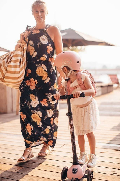 Zestaw SCOOTANDRIDE Kask + Highwaykick 3 LED hulajnoga składana ze świecącymi kółkami 3+ Rose