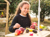 Drewniana Kuchnia Outdoor z daszkiem i akcesoriami CLASSIC WORLD EDU CW54587 Mały kucharz do kreatywnej zabawy