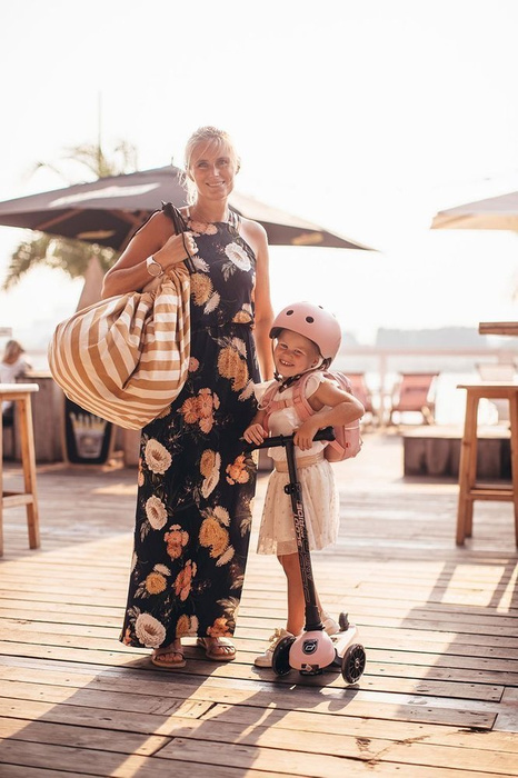 Zestaw SCOOTANDRIDE Kask + Highwaykick 3 LED hulajnoga składana ze świecącymi kółkami 3+ Rose