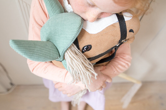 Hobby Horse Koń na kiju beżowy z otwartą buzią Astrup 84364