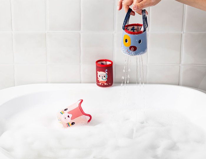 Zestaw 3 miękkich kubeczków do kąpieli Lilliputiens 83584 Piesek Jules Zabawka sensoryczna dla niemowląt