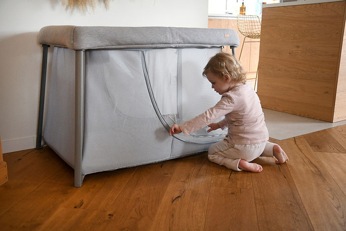 Łóżeczko turystyczne dwupoziomowe z funkcją kojca 3w1 Eazy sleep Heather grey Pebble Beaba 946004