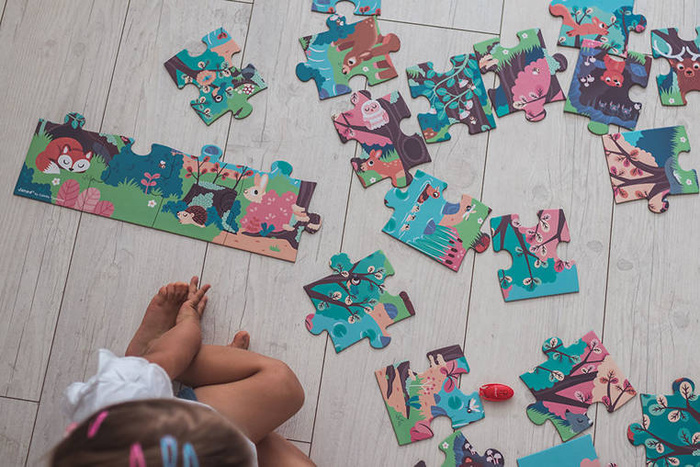 Świecące puzzle z mini-lampką UV Las 24 elementy 3+ Janod J02653