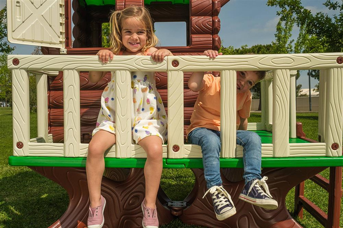 Podwyższony Domek ogrodowy na drzewie FEBER 13533 dla dzieci do zabawy ma świeżym powietrzu House on The Tree