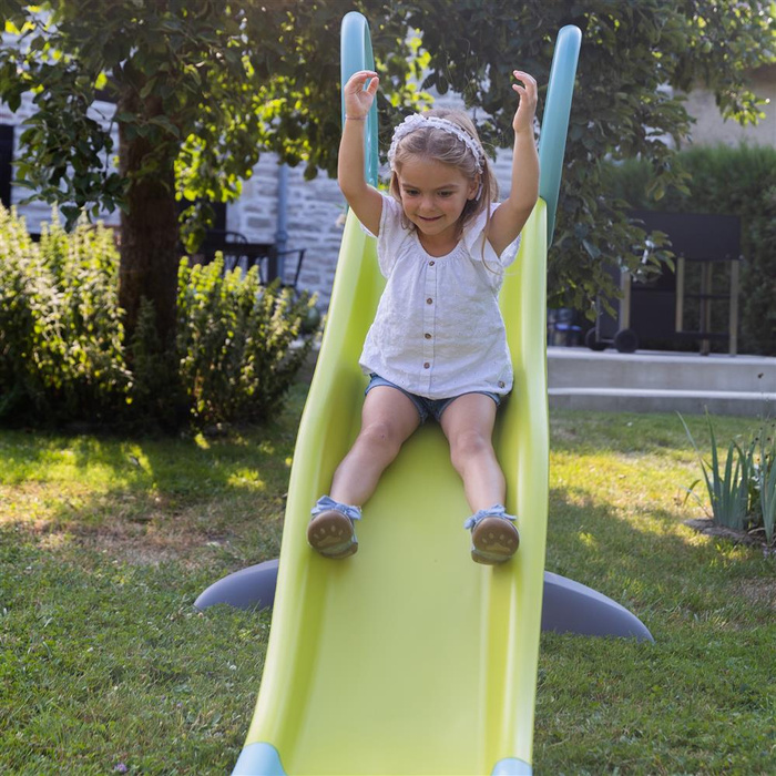 Stabilna Zjeżdżalnia ogrodowa Smoby 820302 Ślizg 230 cm Tor wodny dla dzieci Ślizgawka do aktywnej zabawy