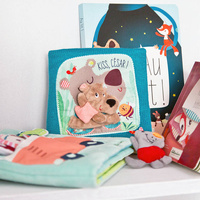 Książeczka z mini-pacynką wielofunkcyjna „Pocałuj Cesara” Niedźwiadek Cesar 86863-Lilliputiens