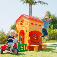 Domek ogrodowy Super Villa FEBER 13047 ze stolikiem i ławeczkami do aktywnej zabawy dla dzieci