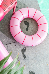 Kółko do pływania małe Ø 40 cm Cherry Red QUUT 173304