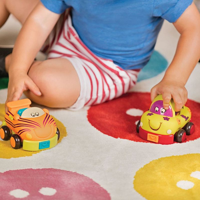 Zestaw 4 autek z napędem Wheeee-ls! B.Toys BX2293Z zabawki sensoryczne dla dzieci