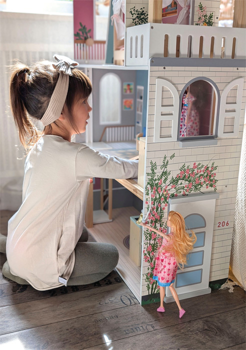 Domek dla lalek z wyposażeniem 3 piętrowa Dream Villa XL winda i balkon Small Foot 12730