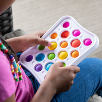 Dimpl Pops zabawka stymulująca Bąbelki FA335-1 Fat Brain Toys, zabawki rozwojowe