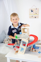 Parking dla dzieci garaż premium z myjnią, windą, stacją samochodów elektrycznych, stacją benzynową 11676- Small Foot, zabawki dla chłopców i dziewczynek