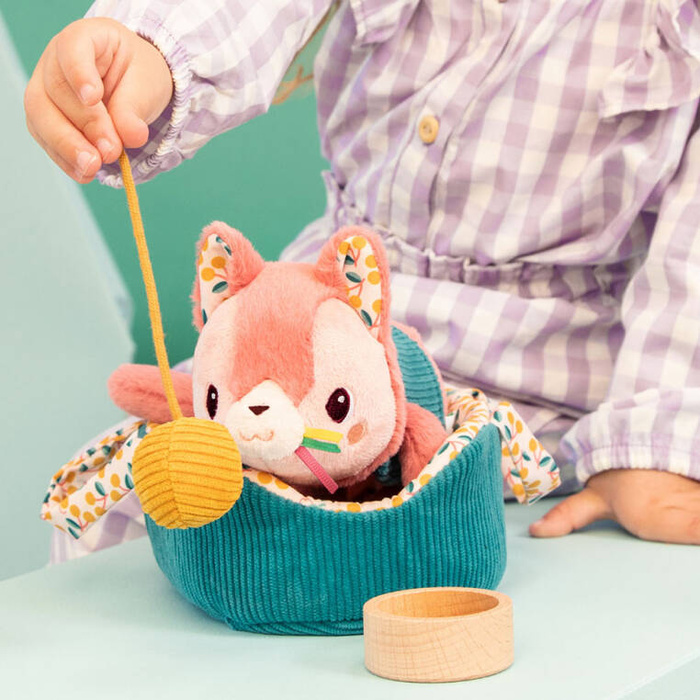 Przytulanka kotek z koszyczkiem i akcesoriami Kotka Jeanne Lilliputiens 83546