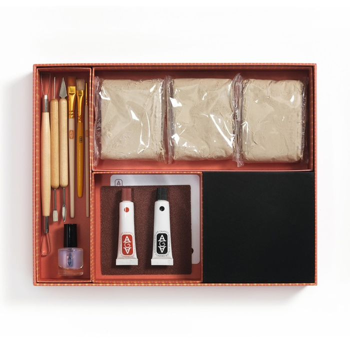 Zestaw artystyczny do rzeźbienia z gliny AGA Atelier 84 Djeco GA10084 technika modelowania dla dorosłych