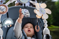 Czarno-biały Łuk z zabawkami Tiny Love TL1405500030___S Decor do wózka, leżaczka i fotelika