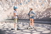 Zestaw SCOOTANDRIDE Kask + Highwaykick 5 LED Hulajnoga trójkołowa balansowa ze świecącymi kółkami 5+ Ash