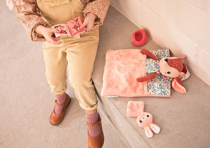 Przytulanka Sarenka Stella z torbą i akcesoriami 7 elementów 83376 Lilliputiens