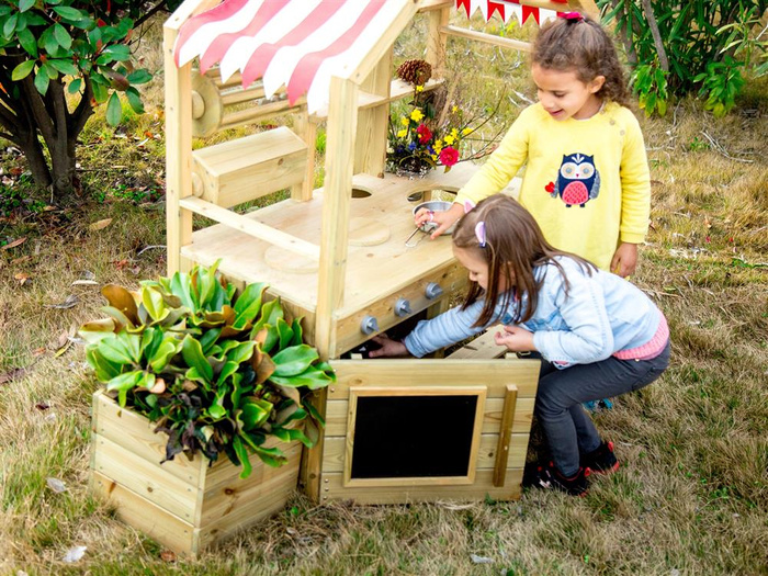 Drewniana Kuchnia Outdoor z daszkiem i akcesoriami CLASSIC WORLD EDU CW54587 Mały kucharz do kreatywnej zabawy