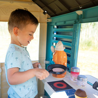 Domek ogrodowy Lodziarnia Smoby 810718 Sweety Corner z akcesoriami kuchennymi do kreatywnej zabawy 