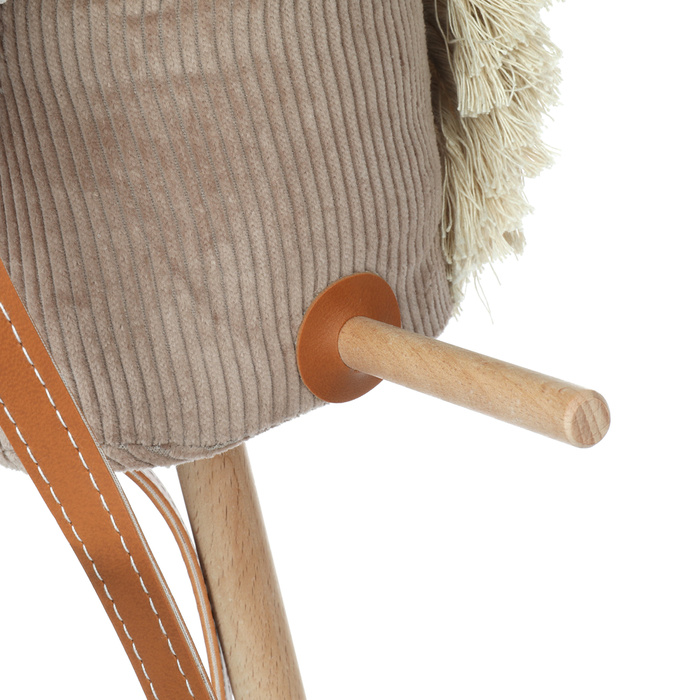 Kremowy koń na kiju z kółeczkami do zabawy w domu i plenerze Hobby Horse Mumbee 53305