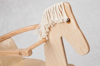 Drewniany koń na biegunach Maurycy, zabawka dla kilkulatka