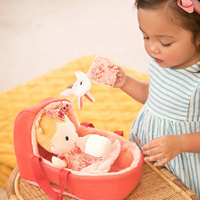 Lalka aktywizująca dzidziuś w gondoli z komforterem i butelką mleka Lena 83375 Lilliputiens