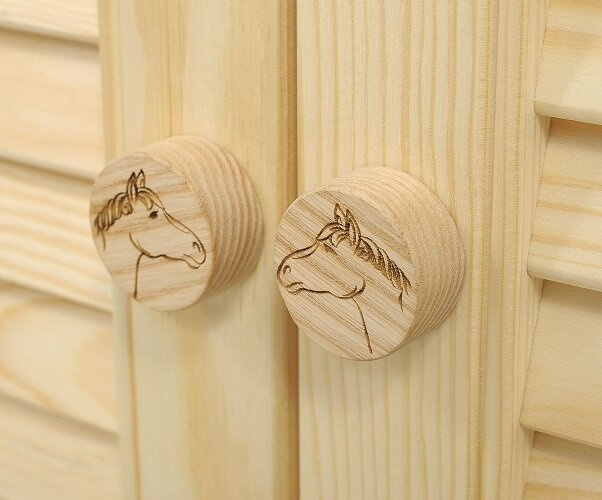 Podwójna drewniana Stajnia z uchwytami na akcesoria i konie na kiju Super Hobby Horse