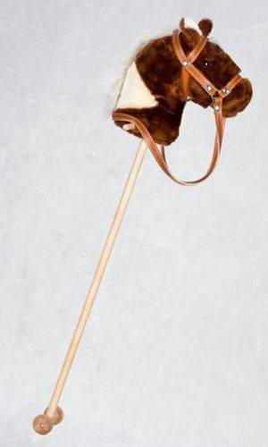 Koń na kiju z kółeczkami Kasztanek w plamy do zabawy w domu i plenerze Hobby Horse Mumbee 53301