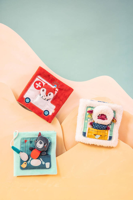 Książeczka aktywizująca z miniprzytulanką Smacznego! Wilk Louis Lilliputiens 83535