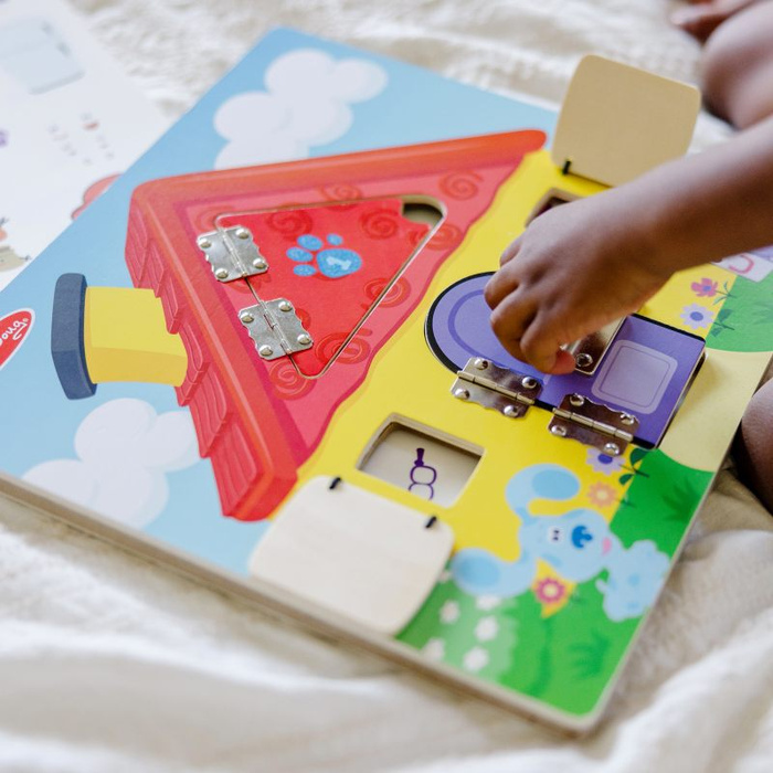 Drewniana tablica aktywności z okienkami Domek Blue’s Clues & You 33042 Melissa & Doug