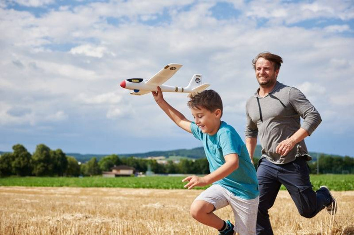 Biały szybowiec dla dzieci Maxi On HB303521-Haba Terra Kids, zabawy w plenerze