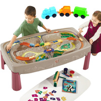 Wielopoziomowy Kanion z blatem Tor samochodowy Step2 7547 Stół z kolejką i akcesoriami dla dzieci do kreatywnej zabawy