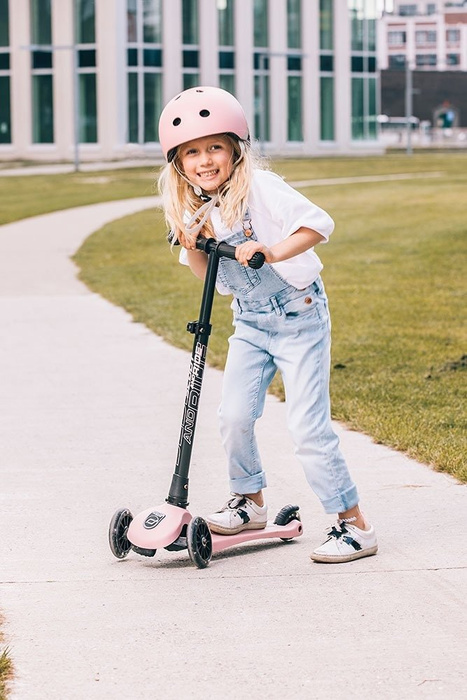 Zestaw SCOOTANDRIDE Kask + Highwaykick 3 LED hulajnoga składana ze świecącymi kółkami 3+ Rose