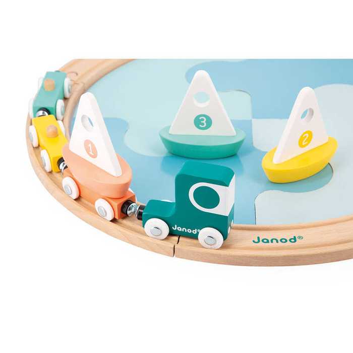 Kolejka dla dzieci pociąg drewniany z torami łódkami i makietą jeziora Bolid Janod J04629